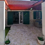 Kameni Dvori *