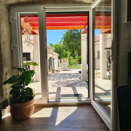 Kameni Dvori Nyaraló Dubrava