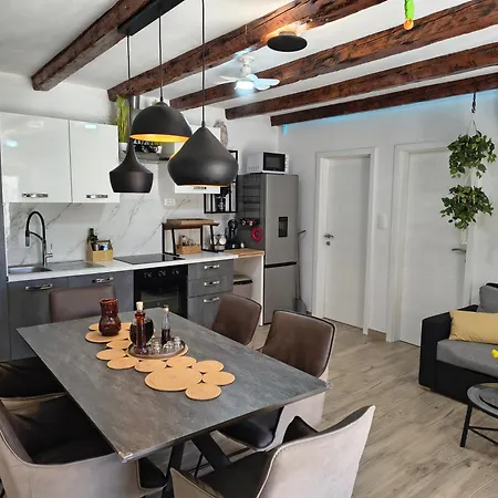 Holiday home Kameni Dvori Dubrava (Sibenik-Knin)