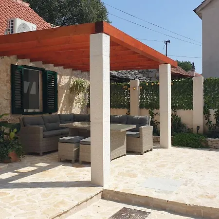 Kameni Dvori Dubrava (Sibenik-Knin)