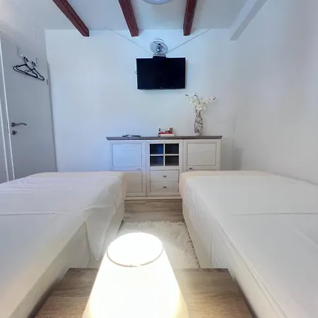 Holiday home Kameni Dvori Dubrava (Sibenik-Knin)