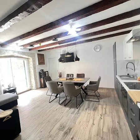 Holiday home Kameni Dvori Dubrava (Sibenik-Knin)