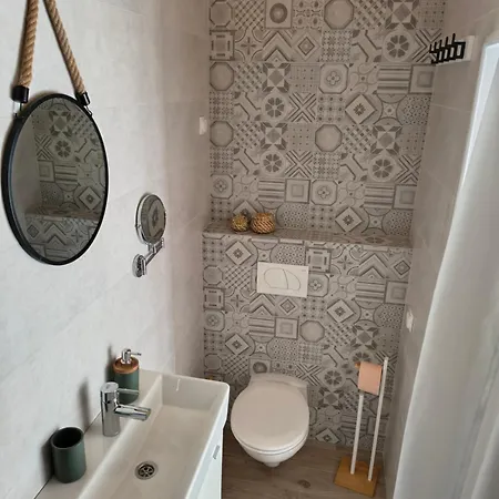 Nyaraló Kameni Dvori