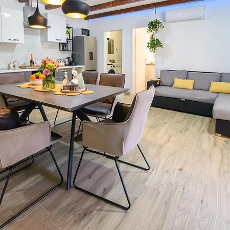 بيت للعطل Kameni Dvori *