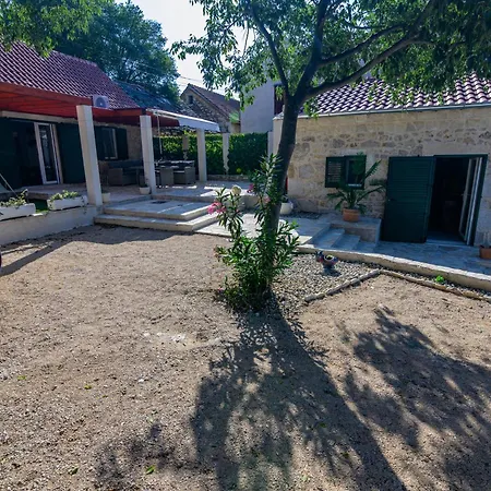 Kameni Dvori Σπίτι διακοπών *