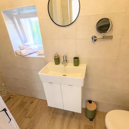 Kameni Dvori بيت للعطل