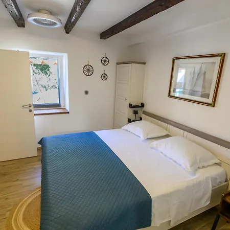 Kameni Dvori * Dubrava (Sibenik-Knin)