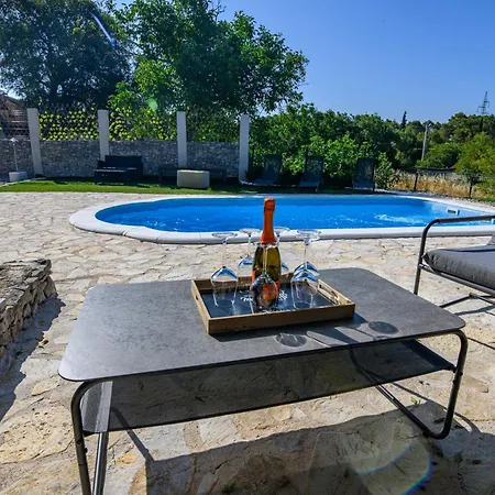 Kameni Dvori بيت للعطل Dubrava (Sibenik-Knin)