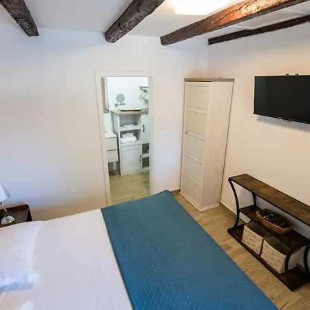 Kameni Dvori * Dubrava (Sibenik-Knin)