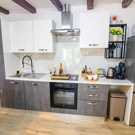 Kameni Dvori بيت للعطل *