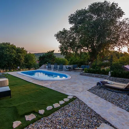 Kameni Dvori Dubrava (Sibenik-Knin)