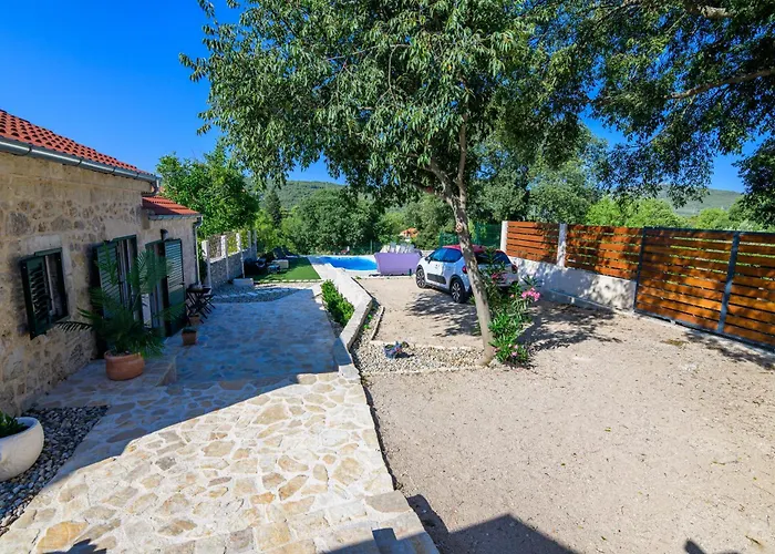 Kameni Dvori בית נופש Dubrava (Sibenik-Knin)