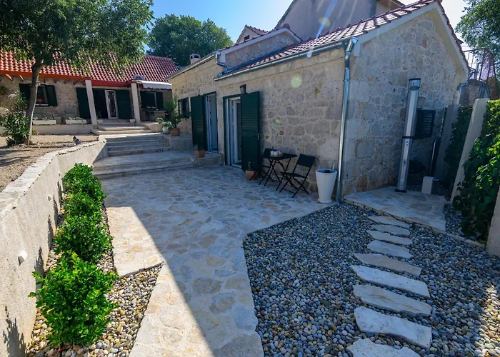 Kameni Dvori בית נופש *