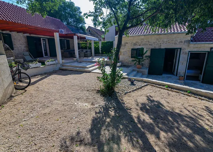 Kameni Dvori בית נופש *