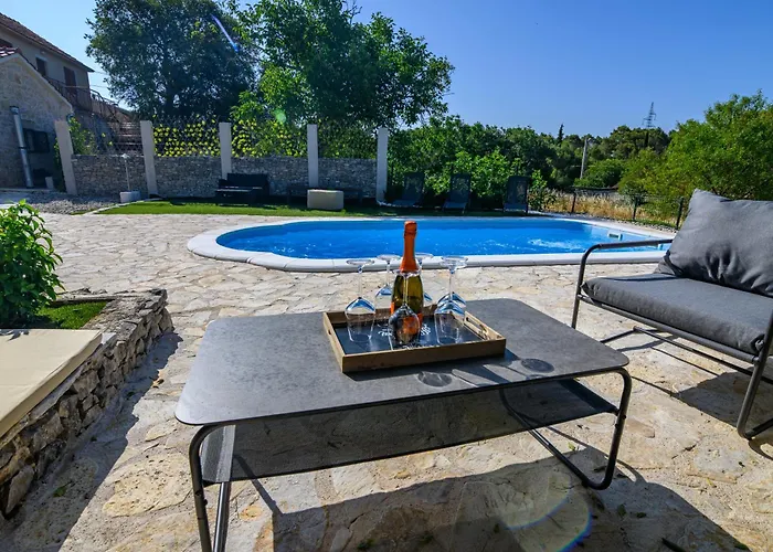 Kameni Dvori Hébergement de vacances Dubrava (Sibenik-Knin)