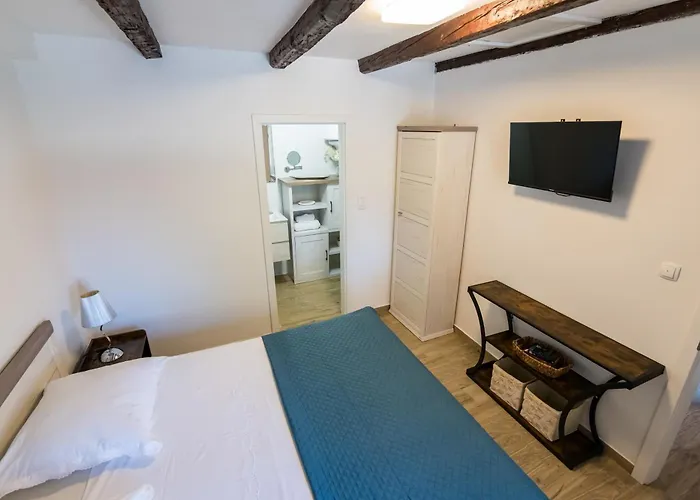 Kameni Dvori * Dubrava (Sibenik-Knin)