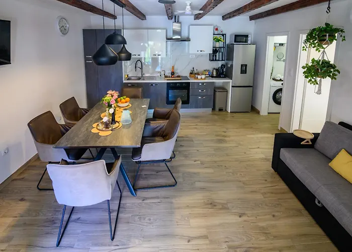 Kameni Dvori Dubrava (Sibenik-Knin)