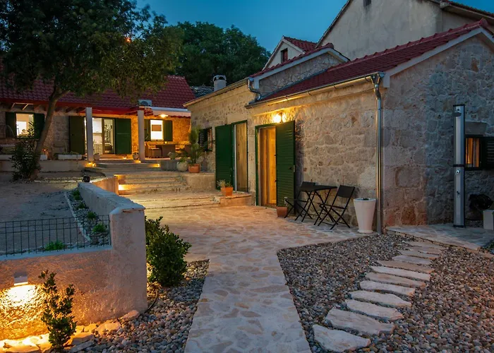 Kameni Dvori Dubrava (Sibenik-Knin)